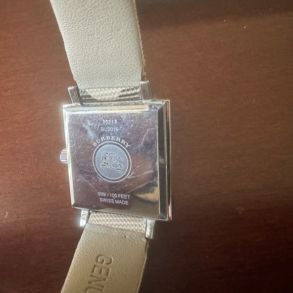 Authentic Burberry watch - Picture 6 of 13